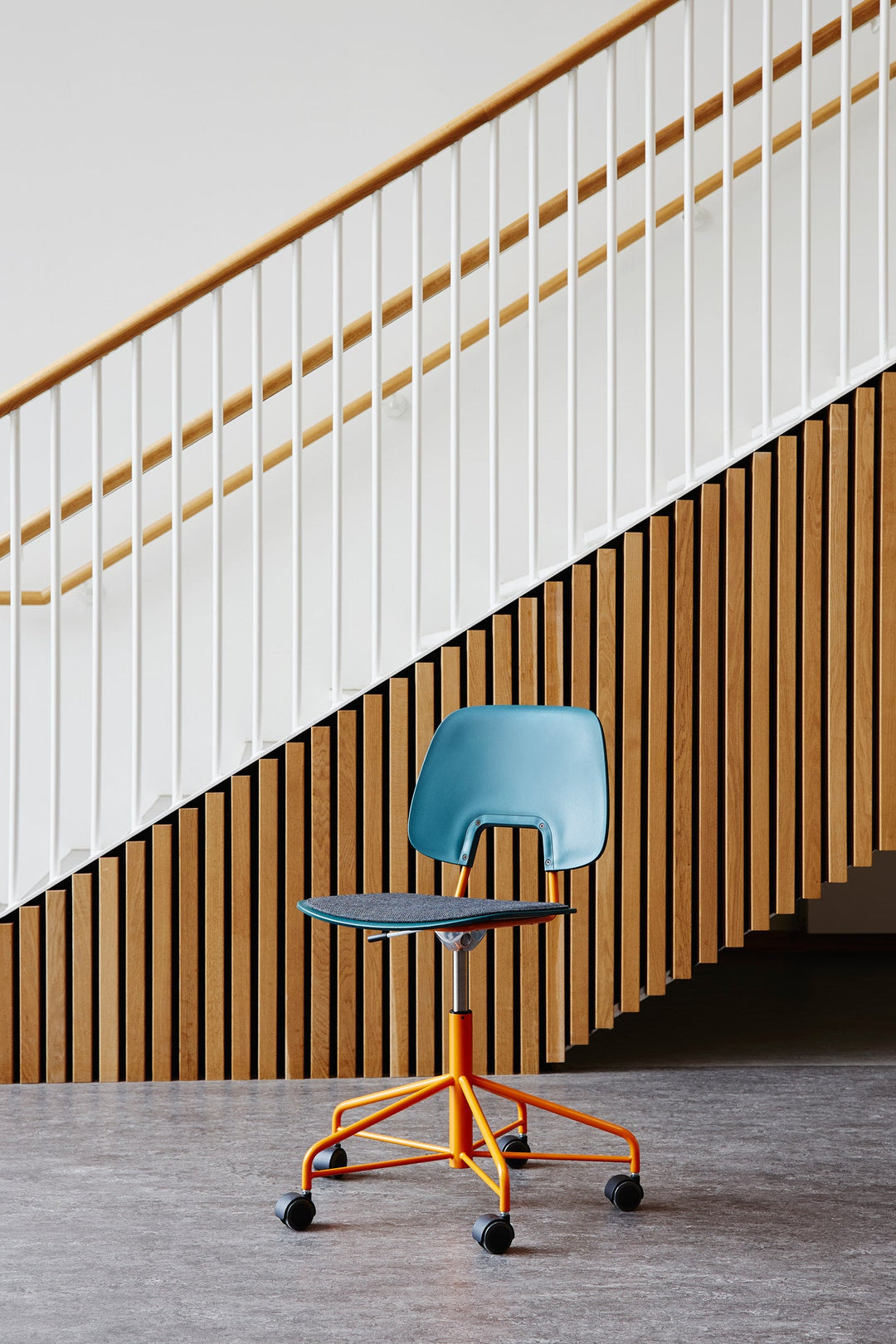 The R.U.M.- Chair on Wheels for Schools & Universities: The Perfect Blend of Comfort, Mobility & Circular Economy